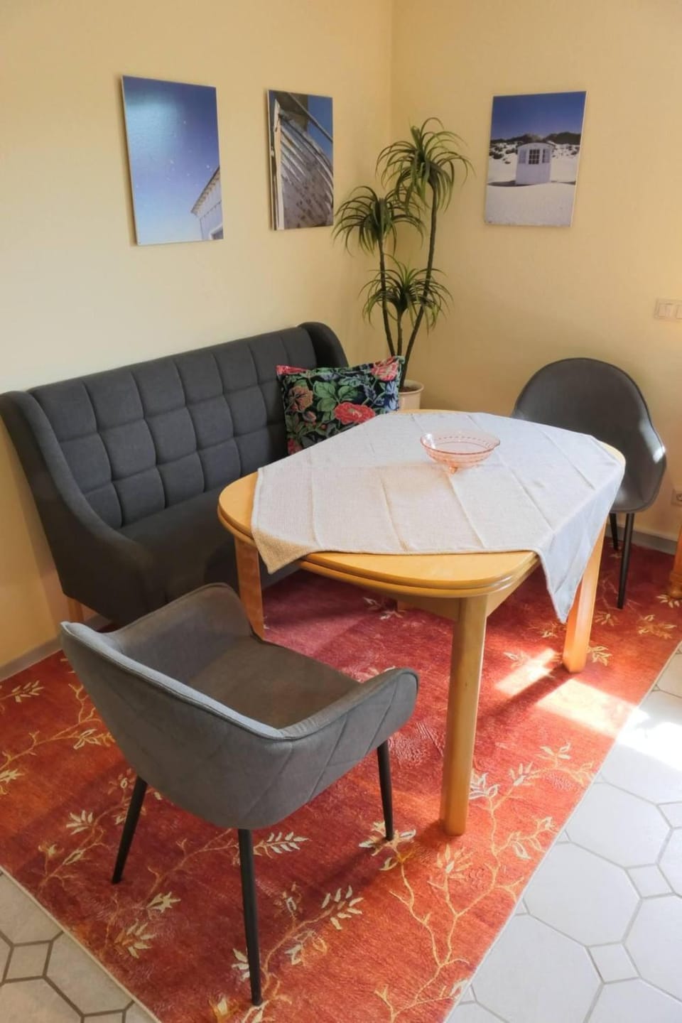 Seating area, Dining area