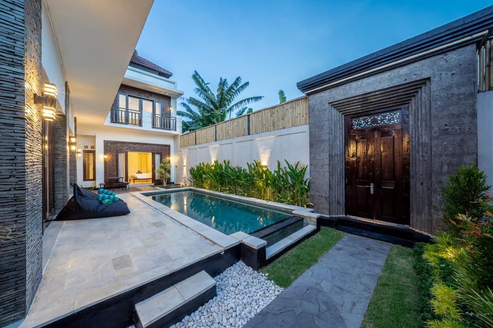 Tropical Oasis Near Canggu 3BR Villa Uma Tropis Villa in North Kuta
