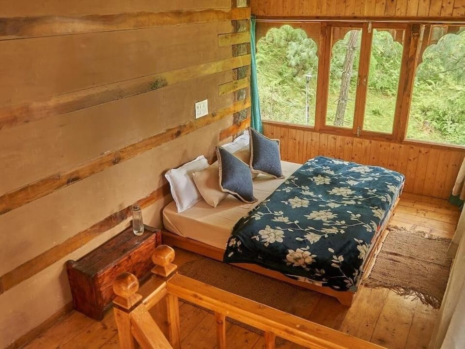 Jana Trails - Kath Kuni Duplex Chalet with Valley View Chalet in Himachal Pradesh