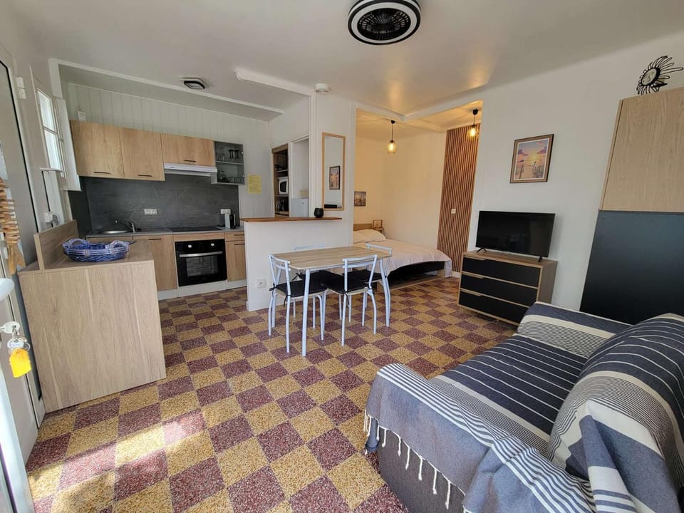 Joli studio de plain pied pour 2 ou 3 personnes 100m de la mer Portiragnes plage LXTRAM32 Apartment in Portiragnes