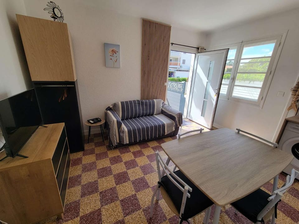 Joli studio de plain pied pour 2 ou 3 personnes 100m de la mer Portiragnes plage LXTRAM32 Apartment in Portiragnes