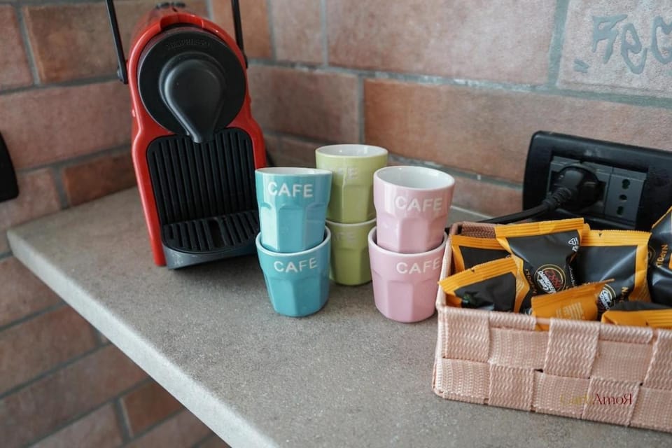 Coffee/tea facilities, Decorative detail
