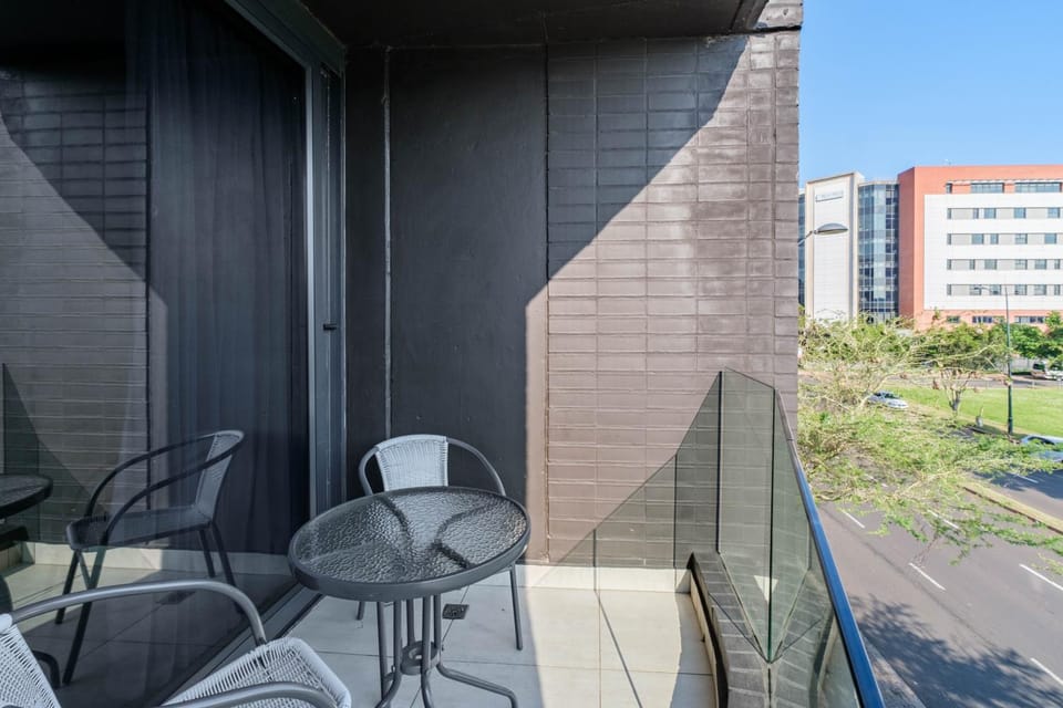 Stylish 2BR at The Onyx Rooftop Pool & Braai Apartment in Umhlanga