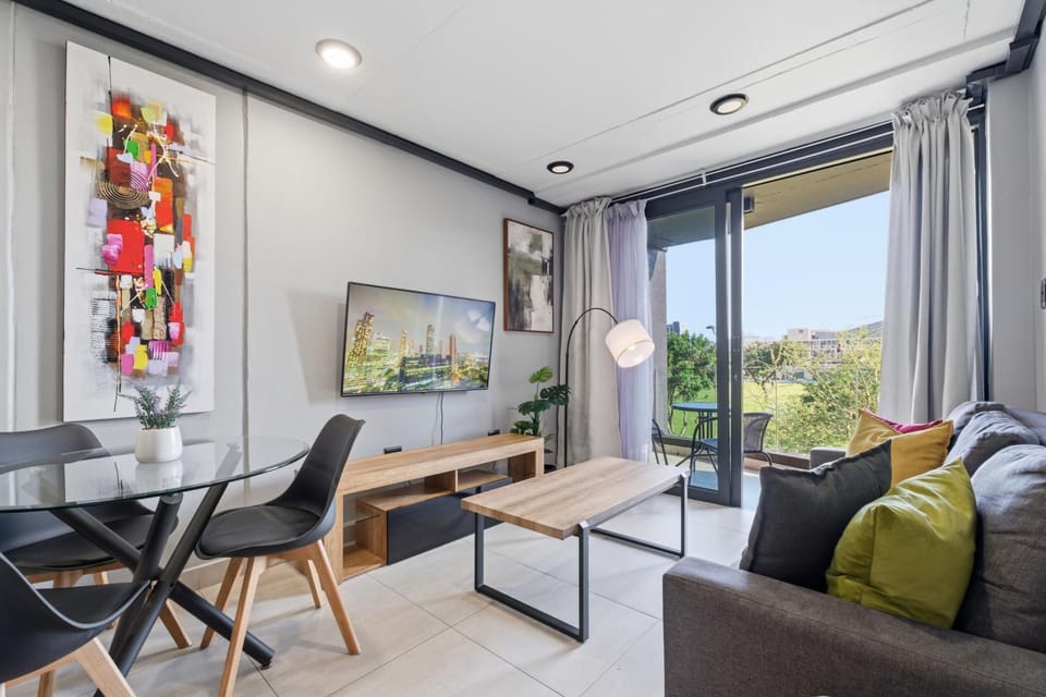 Stylish 2BR at The Onyx Rooftop Pool & Braai Apartment in Umhlanga