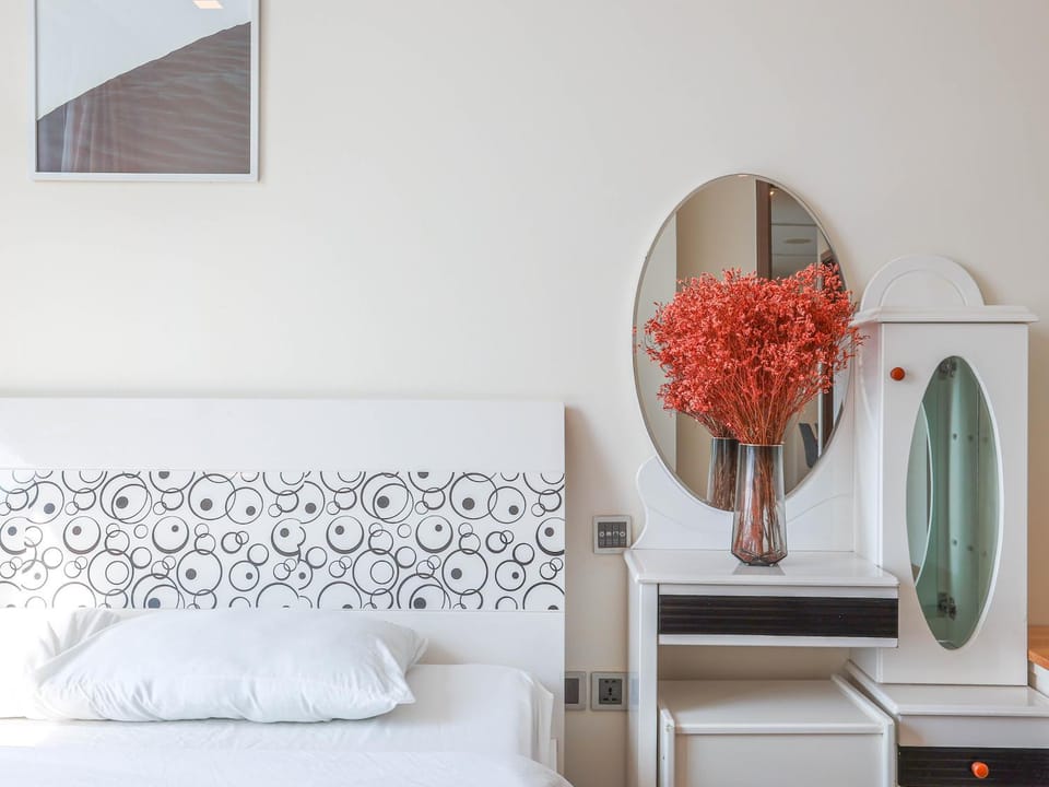 Bed, Photo of the whole room, Decorative detail, Bedroom