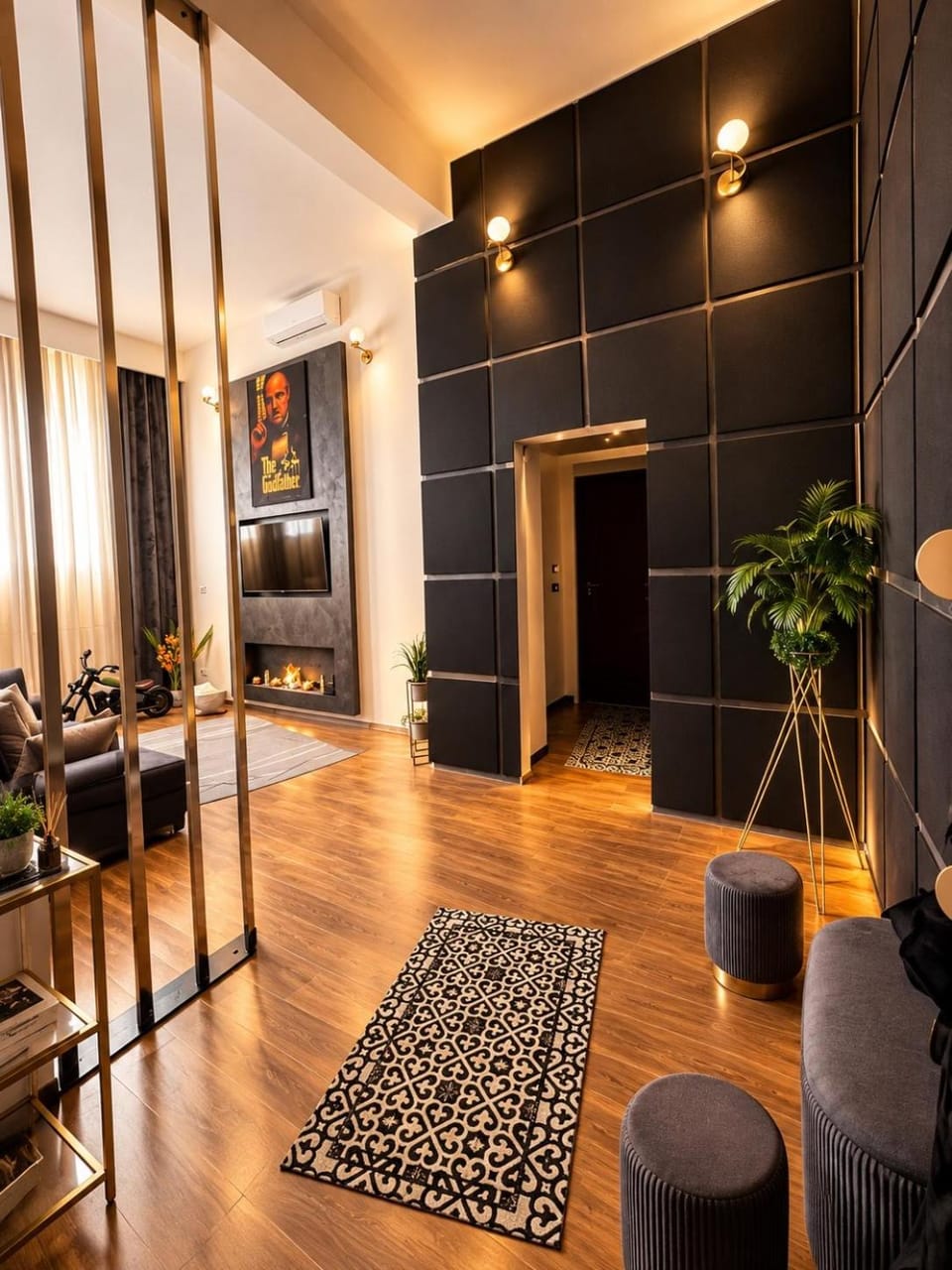 Rebecca's Noir Suite Apartment in Reggio Emilia