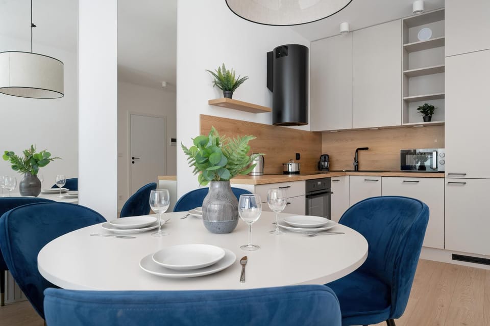 Coffee/tea facilities, Kitchen or kitchenette, Living room, Seating area, Dining area, stove