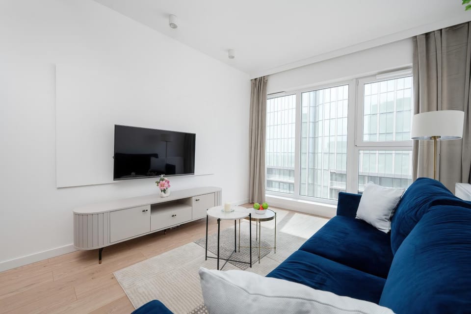 TV and multimedia, Living room, Seating area, Evening entertainment