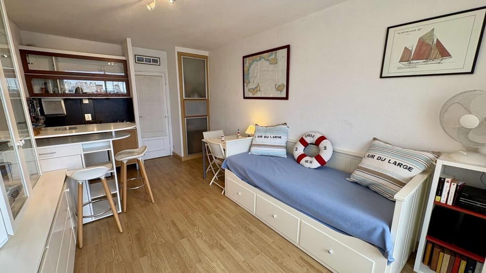 Appartement avec vue bateaux - piscine et tennis GN050-692 Apartment in Gruissan