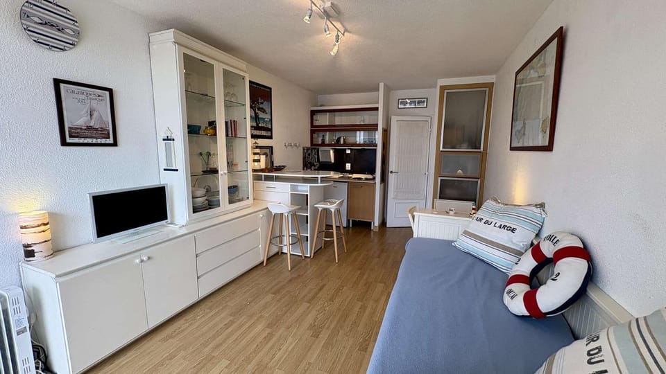 Appartement avec vue bateaux - piscine et tennis GN050-692 Apartment in Gruissan