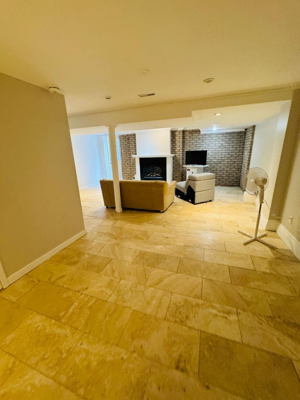 3 bdrms - near airport, sq 1 House in Mississauga