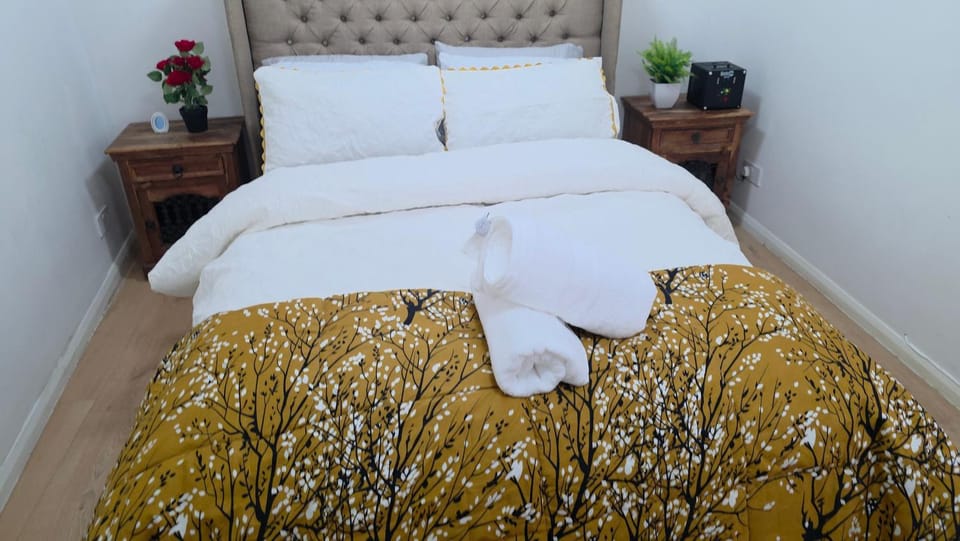 Bedroom, towels