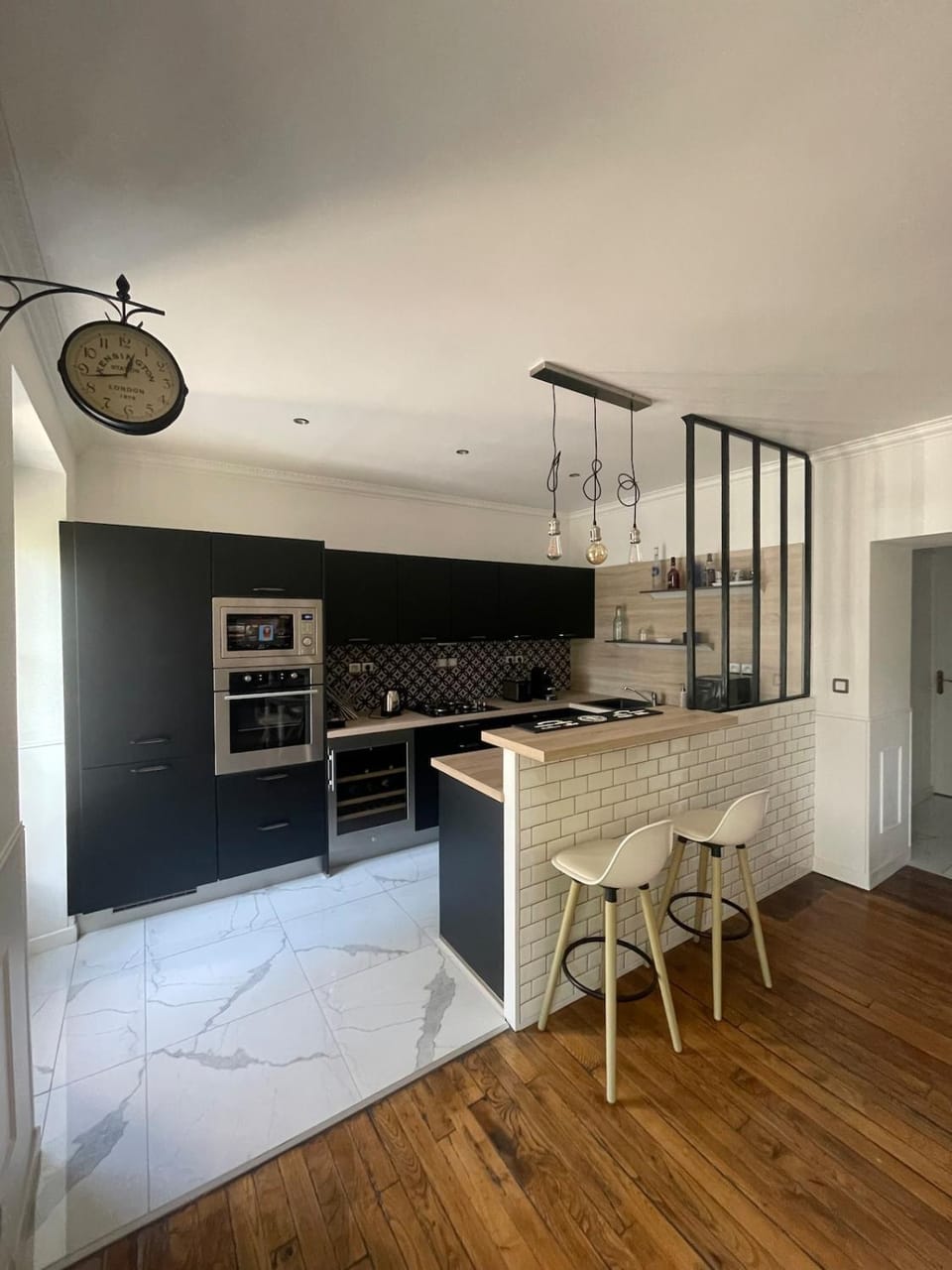 Lounge or bar, kitchen