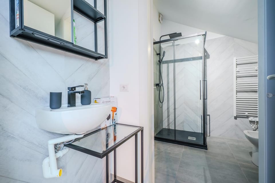 Shower, Bathroom, towels
