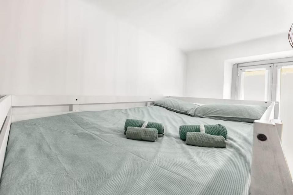 Monthly rent Loft Sempione WiFi 20 min to Duomo Apartment in Milan