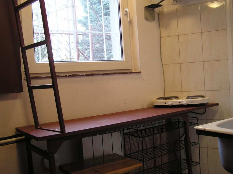 p1 - klimatyzacja okropnie mała kawalerka z łazienką Centrum 7 przystanków Apartment in Krakow