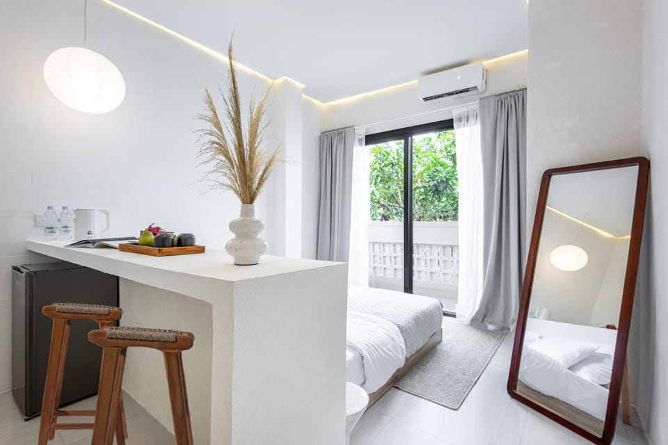 Photo of the whole room, Bedroom