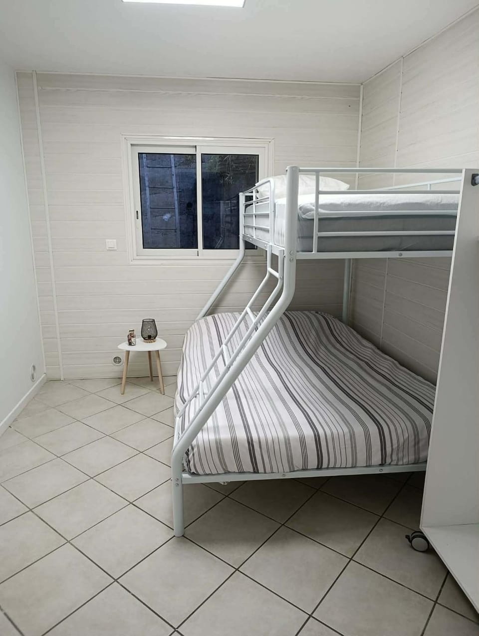 Photo of the whole room, Bedroom, bunk bed