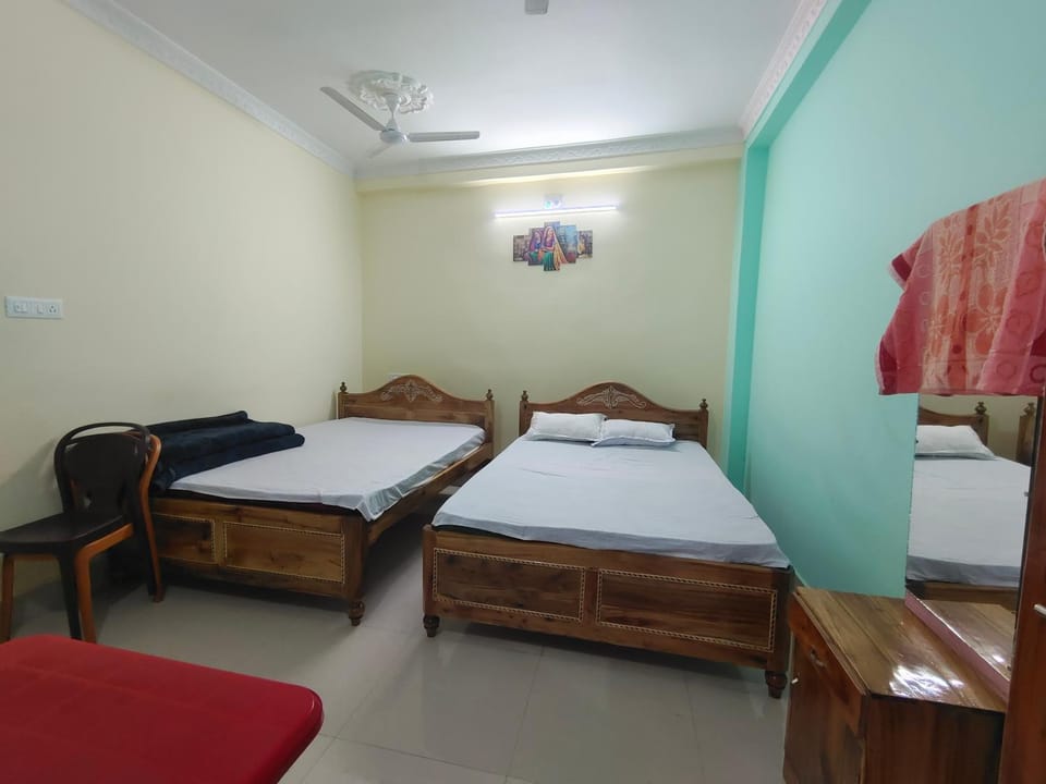 Photo of the whole room, Bedroom, air conditioner
