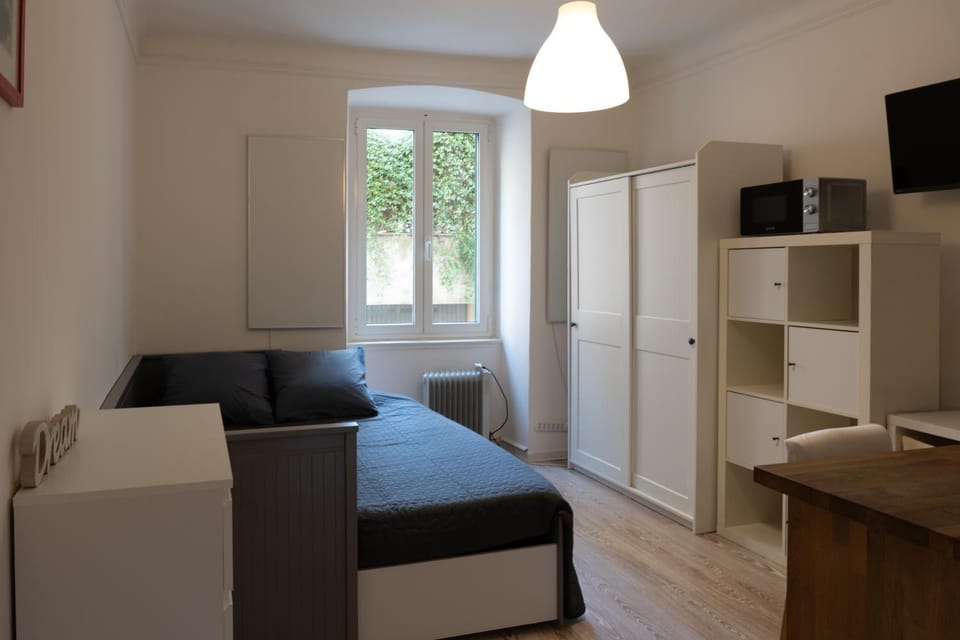 Bed, Living room, Photo of the whole room, Seating area, Bedroom