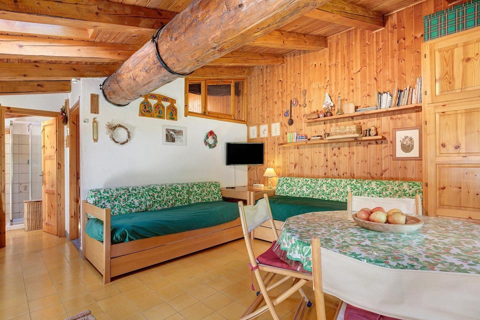 Property building, Living room, Bedroom