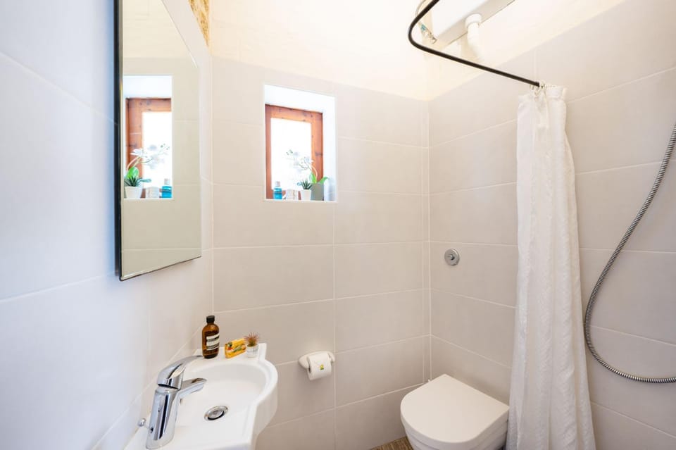 Toilet, Bathroom, towels