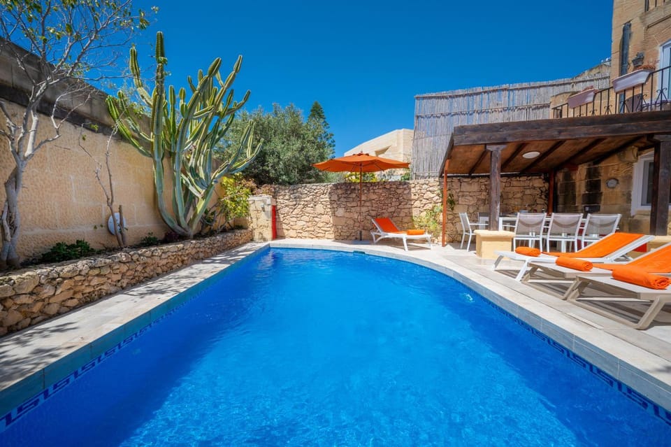 Day, Pool view, Swimming pool, sunbed