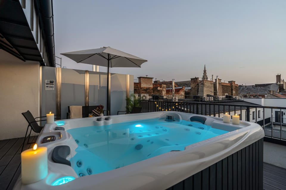 Patio, Hot Tub, Balcony/Terrace, Swimming pool
