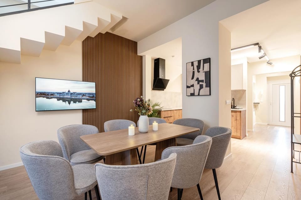 TV and multimedia, Seating area, Dining area