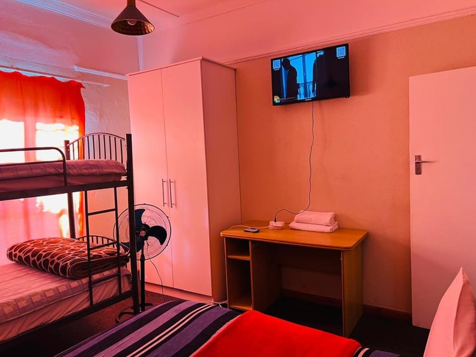 Home of Peace Hp Family room Bed and Breakfast in Cape Town