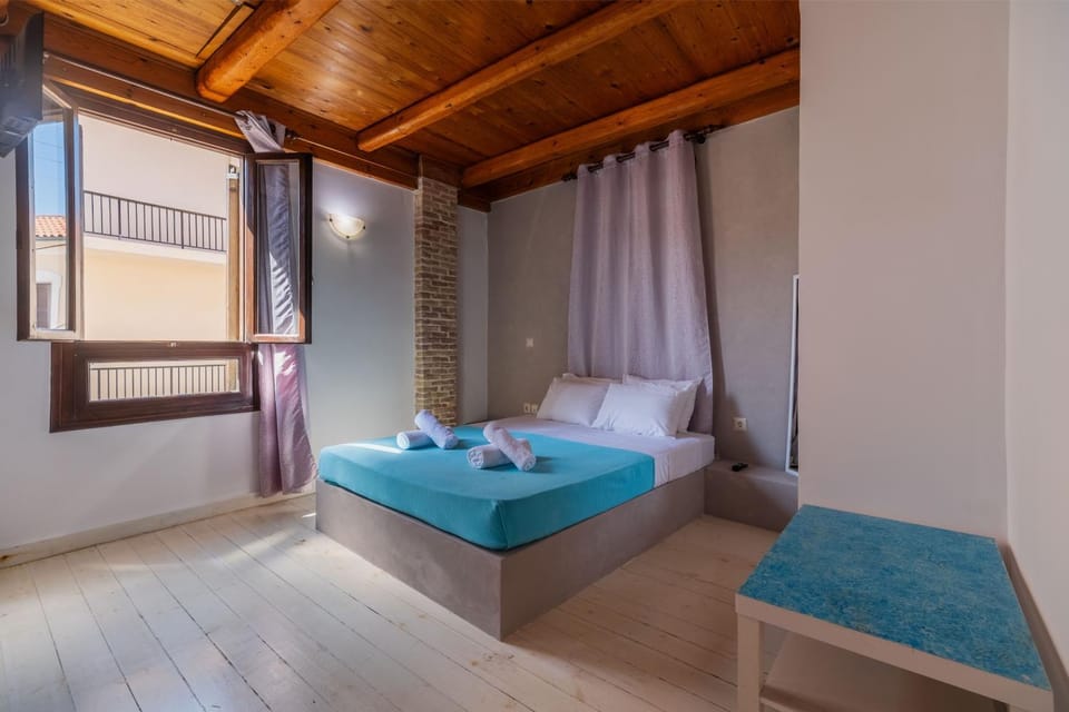 Bed, Living room, Photo of the whole room, Seating area, Bedroom, towels