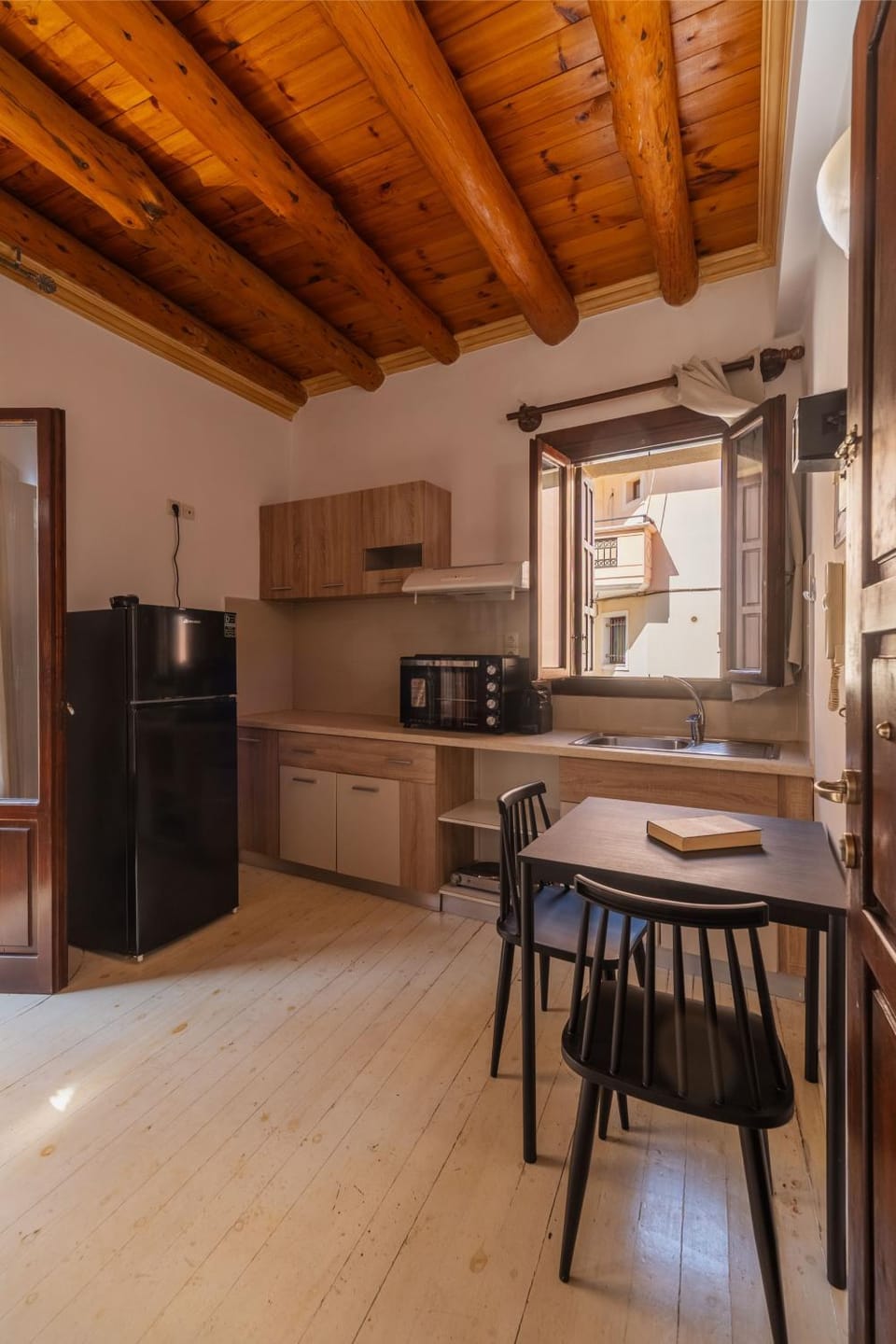 Kitchen or kitchenette, Dining area, oven, stove, toaster
