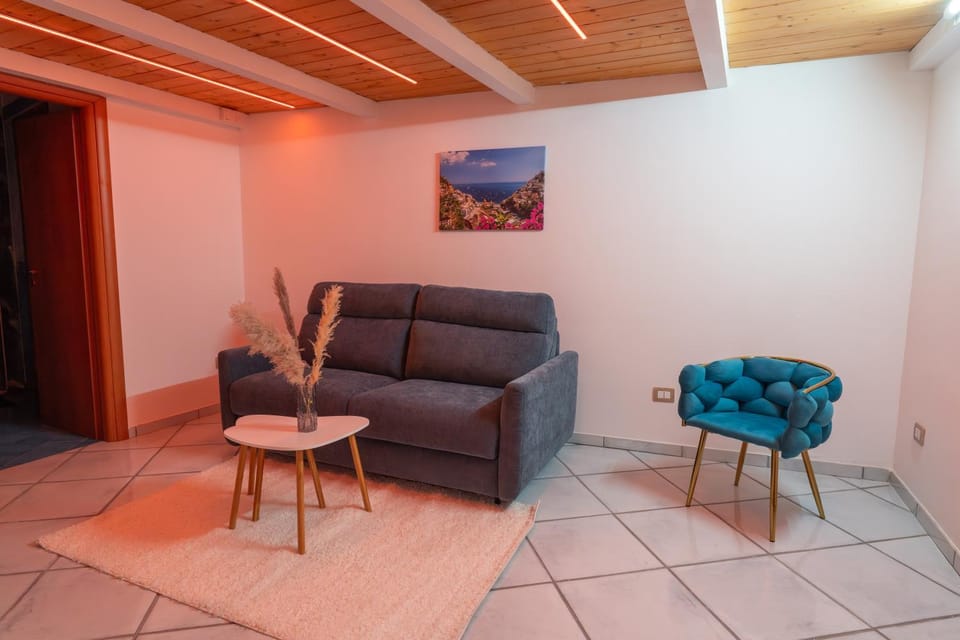 Communal lounge/ TV room, TV and multimedia, Living room
