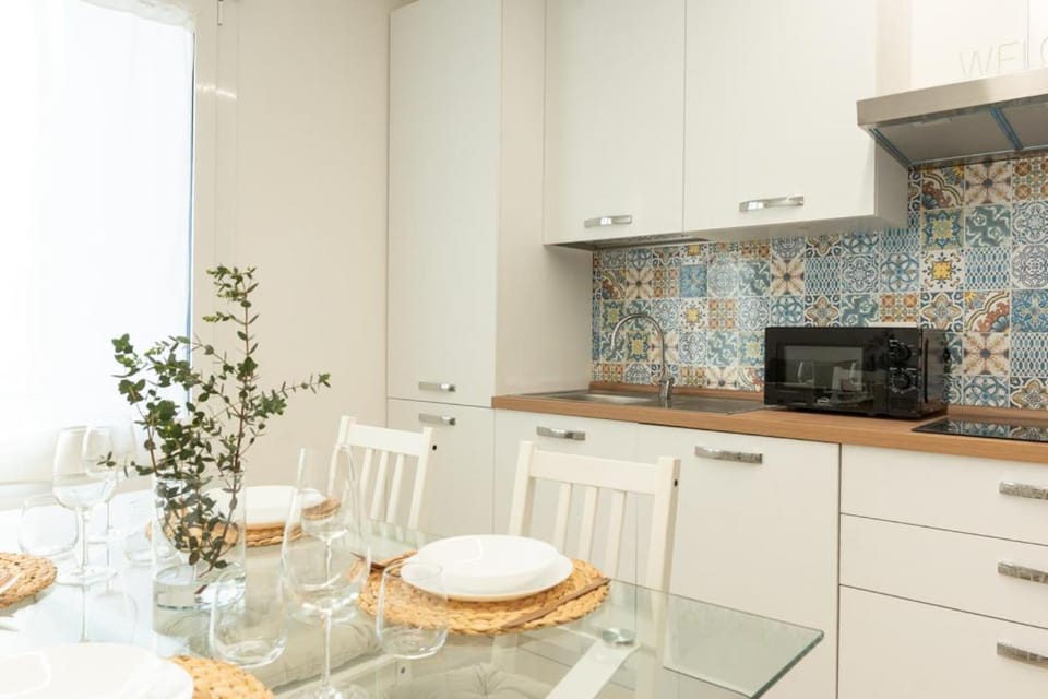 Kitchen or kitchenette, Dining area, minibar, pet friendly, stove