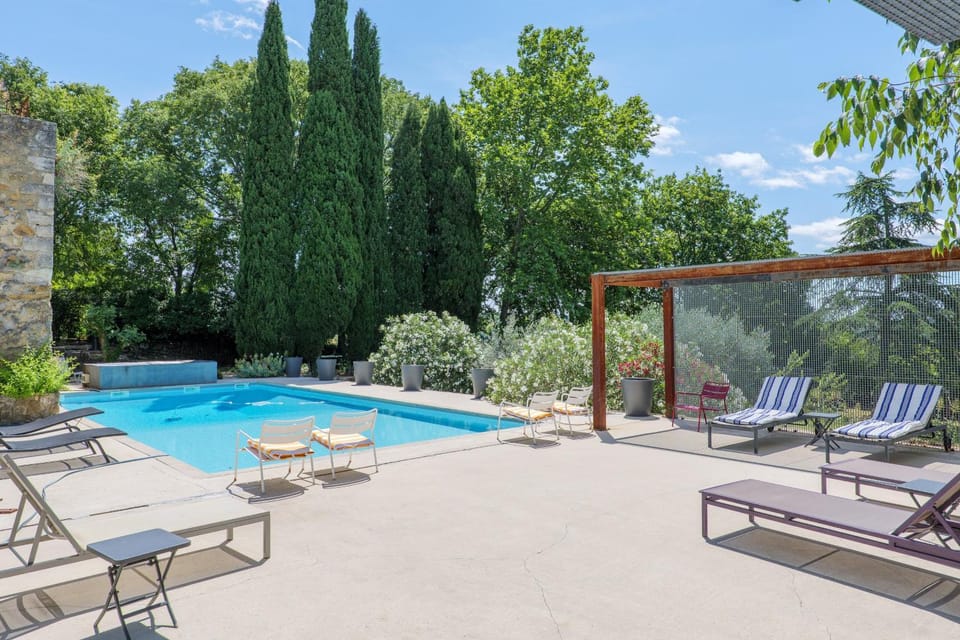 Le Mas D'alzon Bed and Breakfast in Provence
