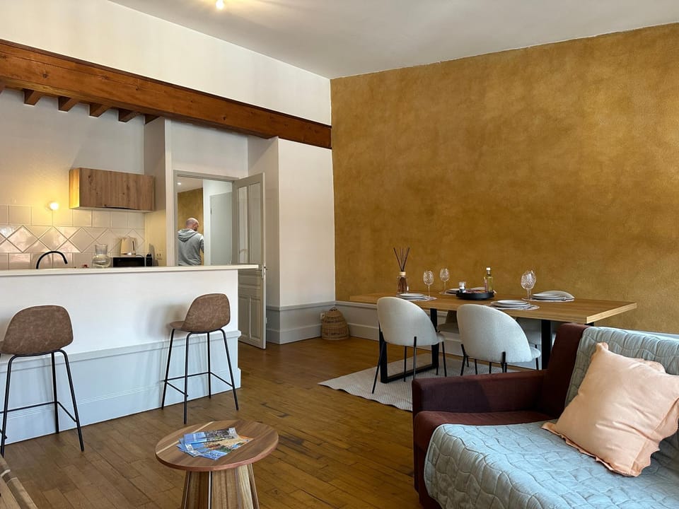 Living room, Dining area