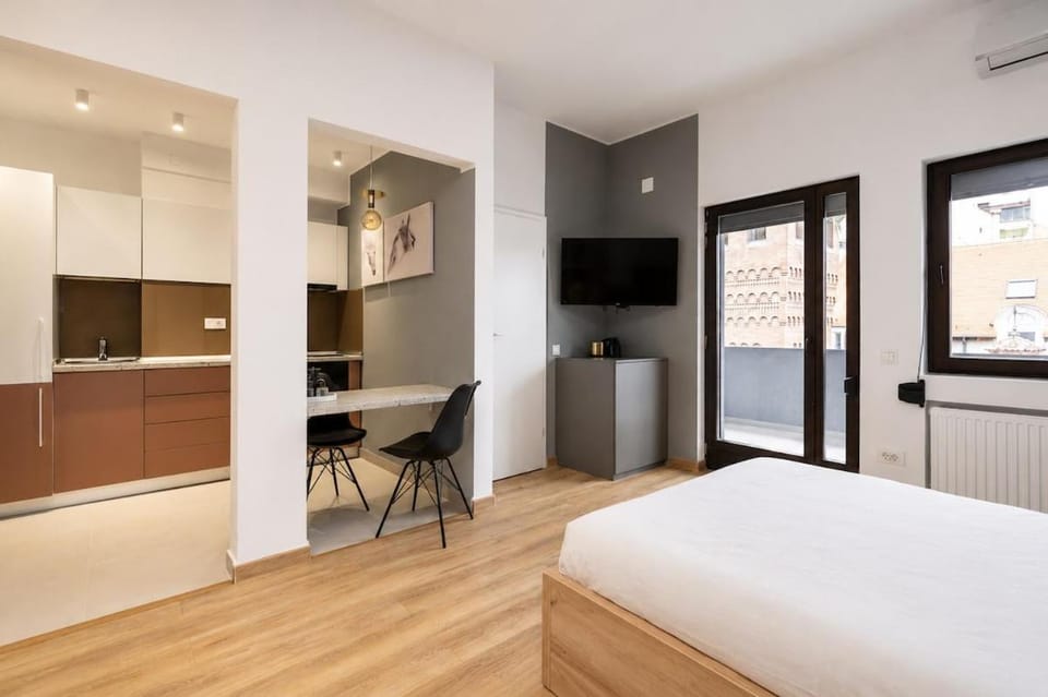 Luxury Central Studio with Balcony & City Views Apartment in Bucharest