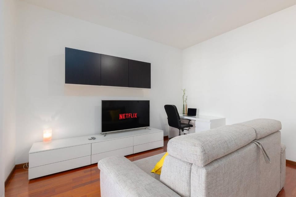 Communal lounge/ TV room, TV and multimedia, Living room
