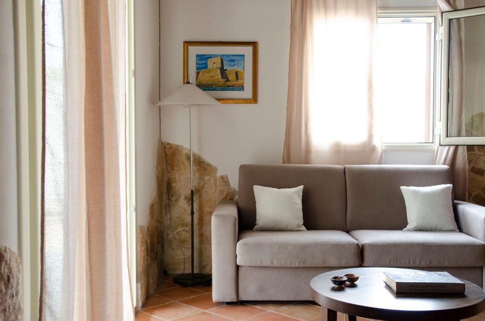 Villa with Private Pool & Garden 10 min walk to the Beach Villa in Santa Maria del Focallo