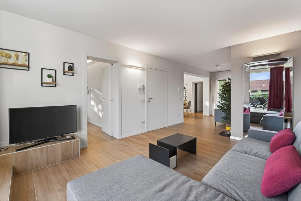 TV and multimedia, Living room, Seating area