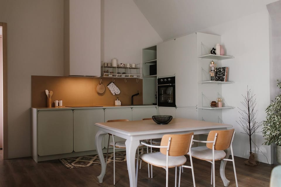 Dining area, kitchen