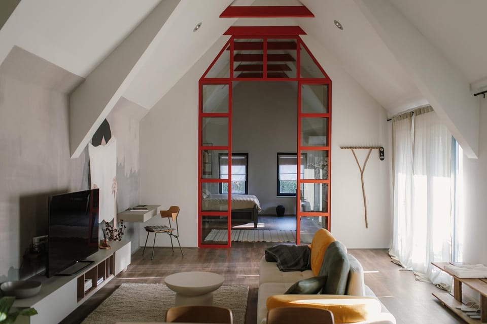 Communal lounge/ TV room, TV and multimedia, Living room, Seating area, Bedroom