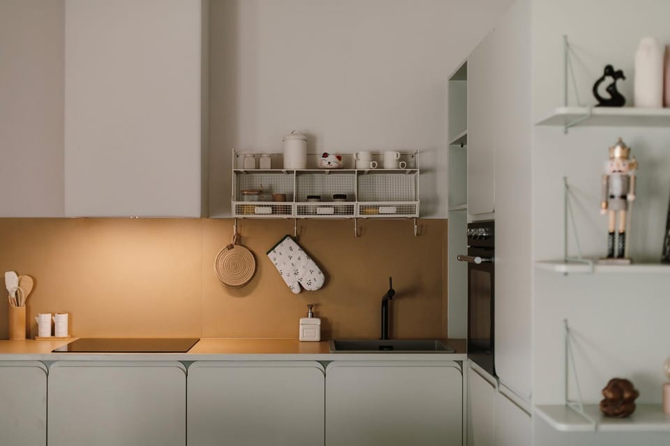 Coffee/tea facilities, Kitchen or kitchenette, oven, stove, kitchen
