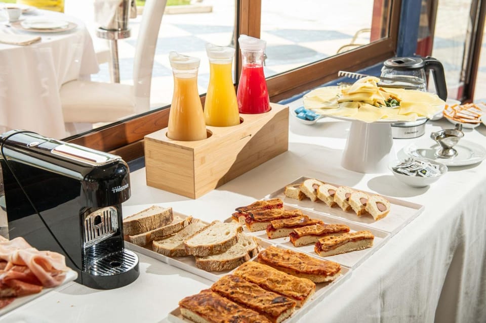 Coffee/tea facilities, Food and drinks, Food, Breakfast, Continental breakfast, Buffet breakfast