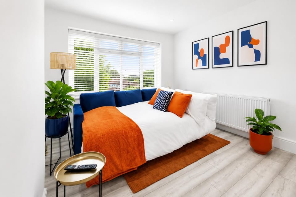 Modern 2 - Bed Flat Catford 35 mins to London Bridge Apartment in London Borough of Southwark