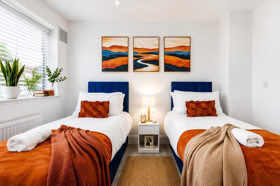 Bed, Bedroom, towels