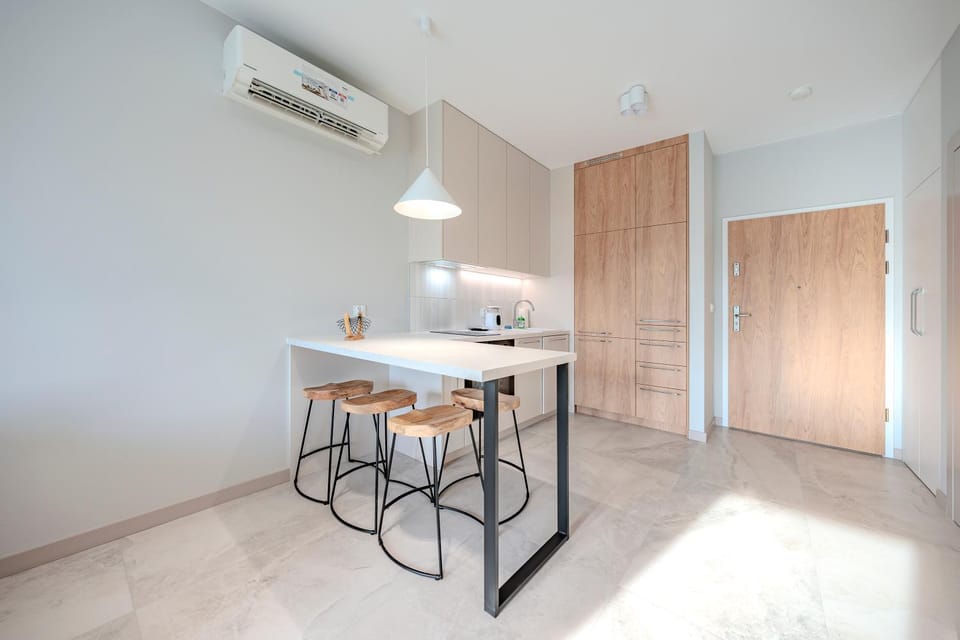 Kitchen or kitchenette, Dining area, air conditioner