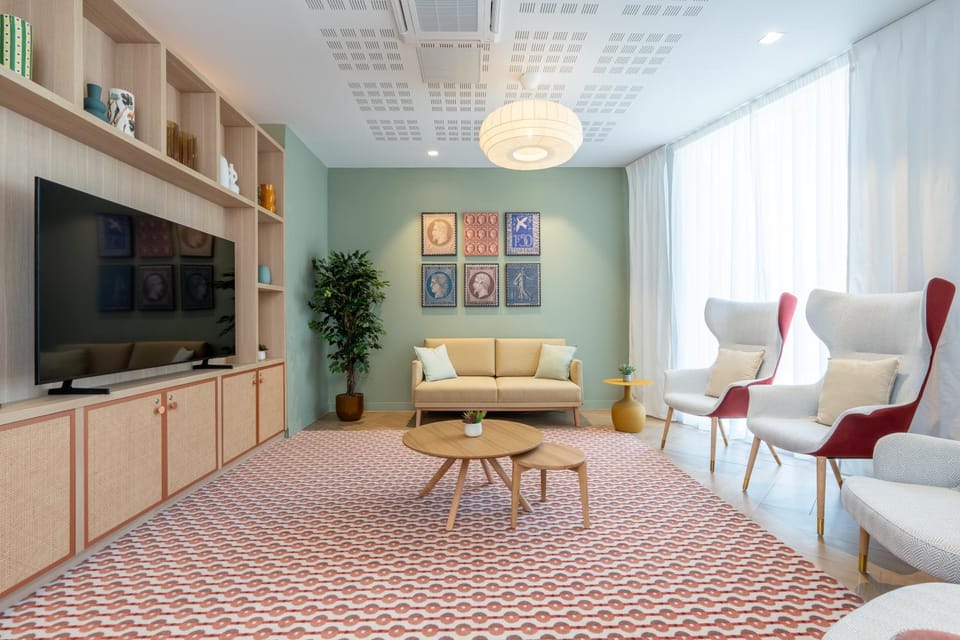 Communal lounge/ TV room
