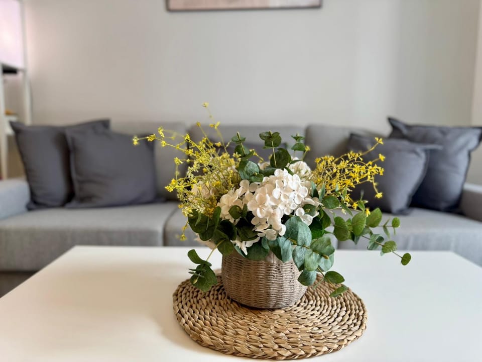 Communal lounge/ TV room, TV and multimedia, Living room, Decorative detail, Seating area