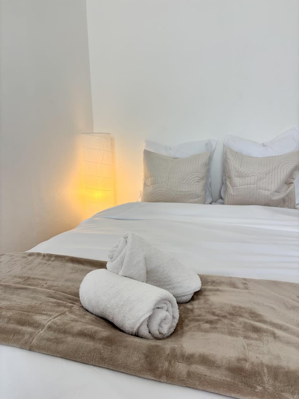 Bed, Bedroom, towels